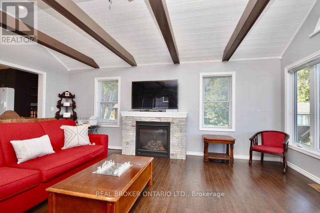 5818 VICTORIA PARK ROAD - 18
