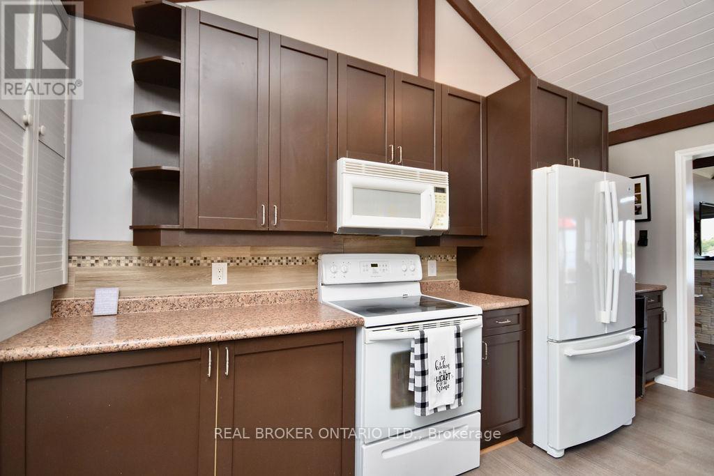 5818 VICTORIA PARK ROAD - 5
