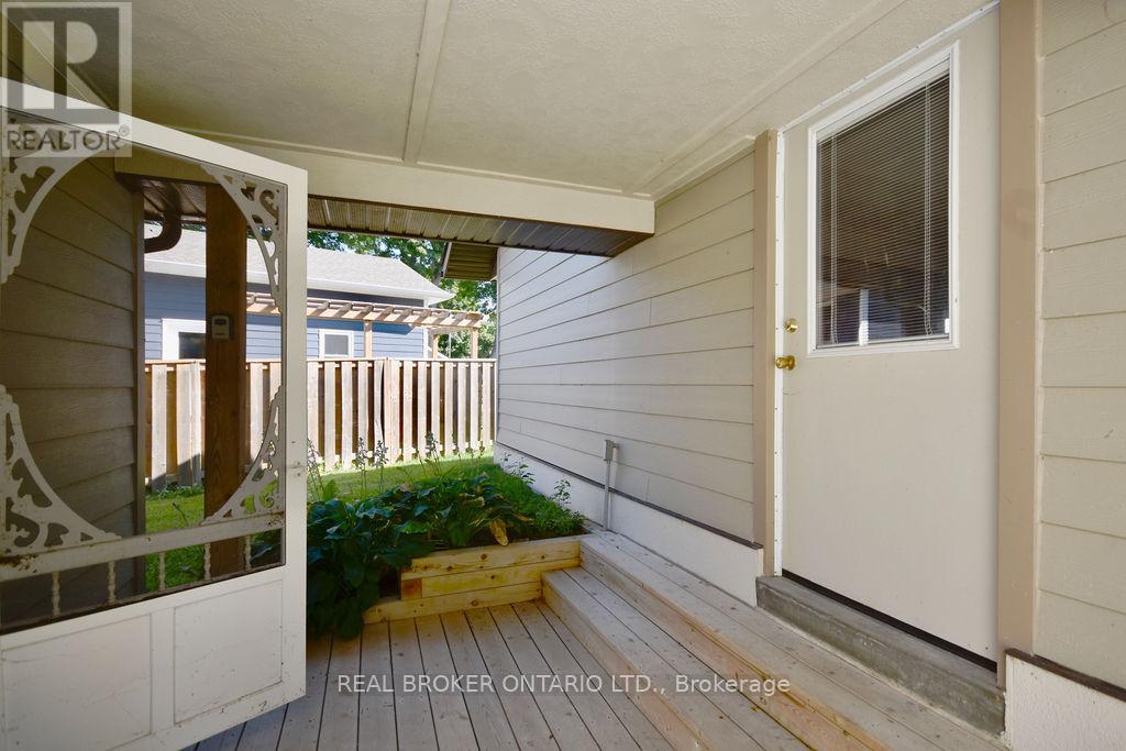 5818 VICTORIA PARK ROAD - 29