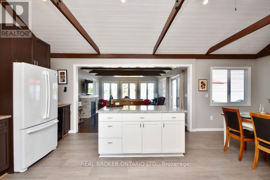 5818 VICTORIA PARK ROAD - 4