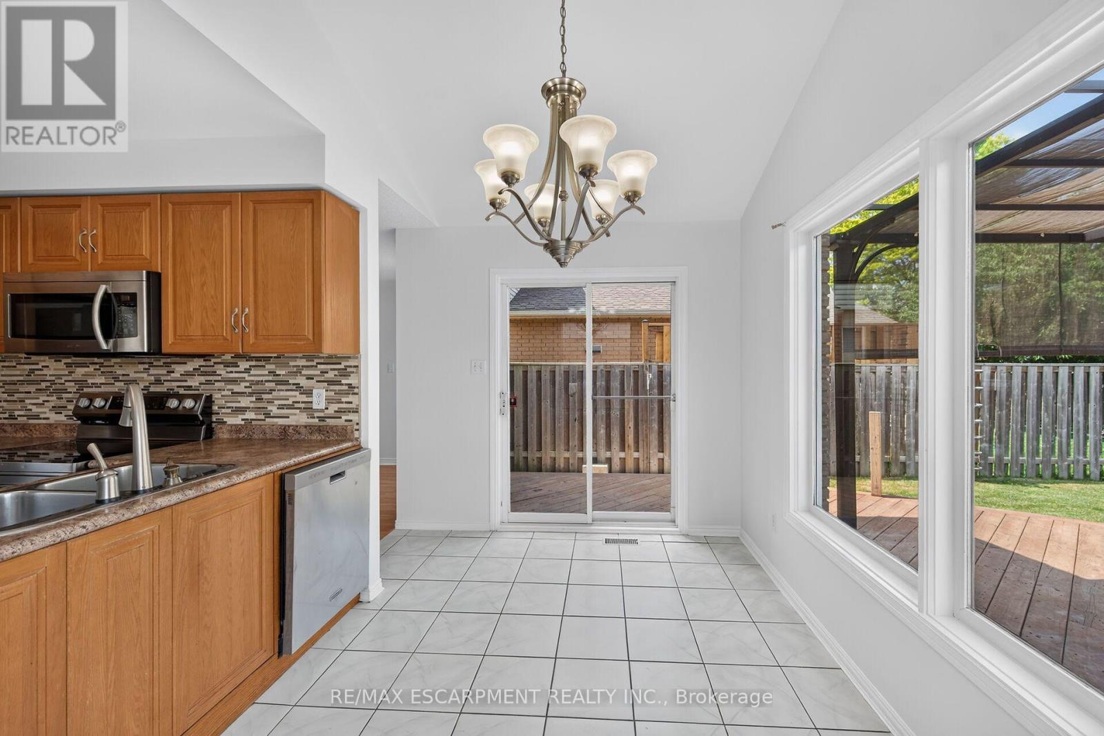 21 SPRINGGARDEN CRESCENT - 11