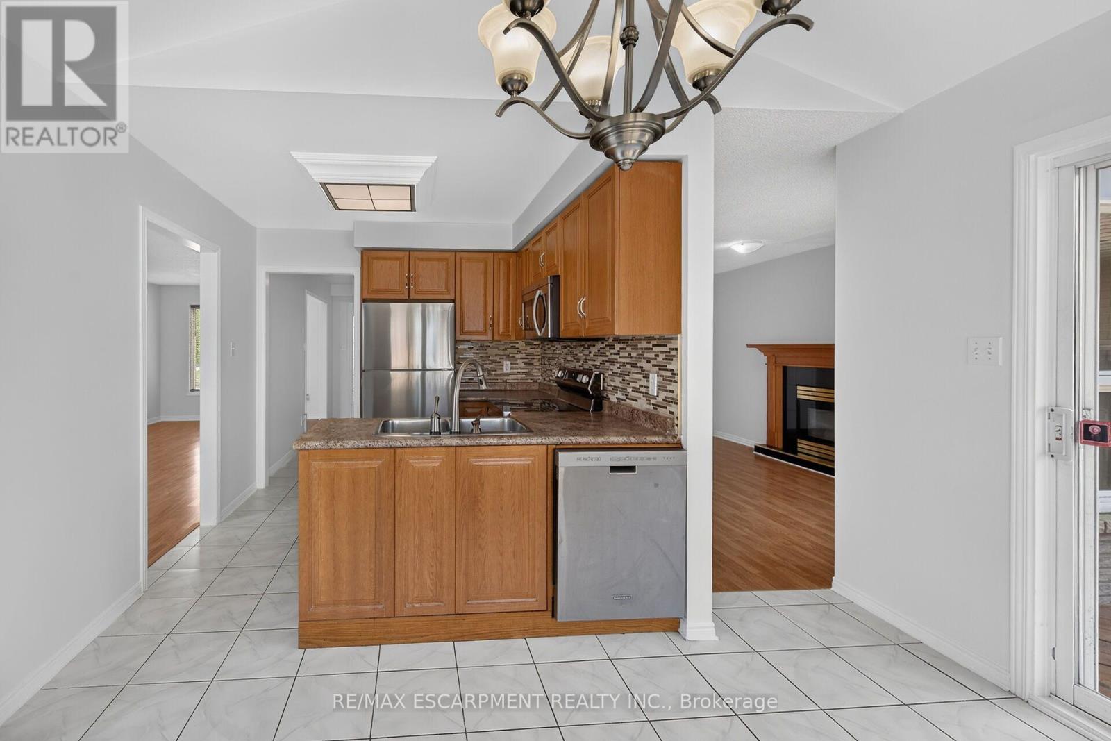 21 SPRINGGARDEN CRESCENT - 13