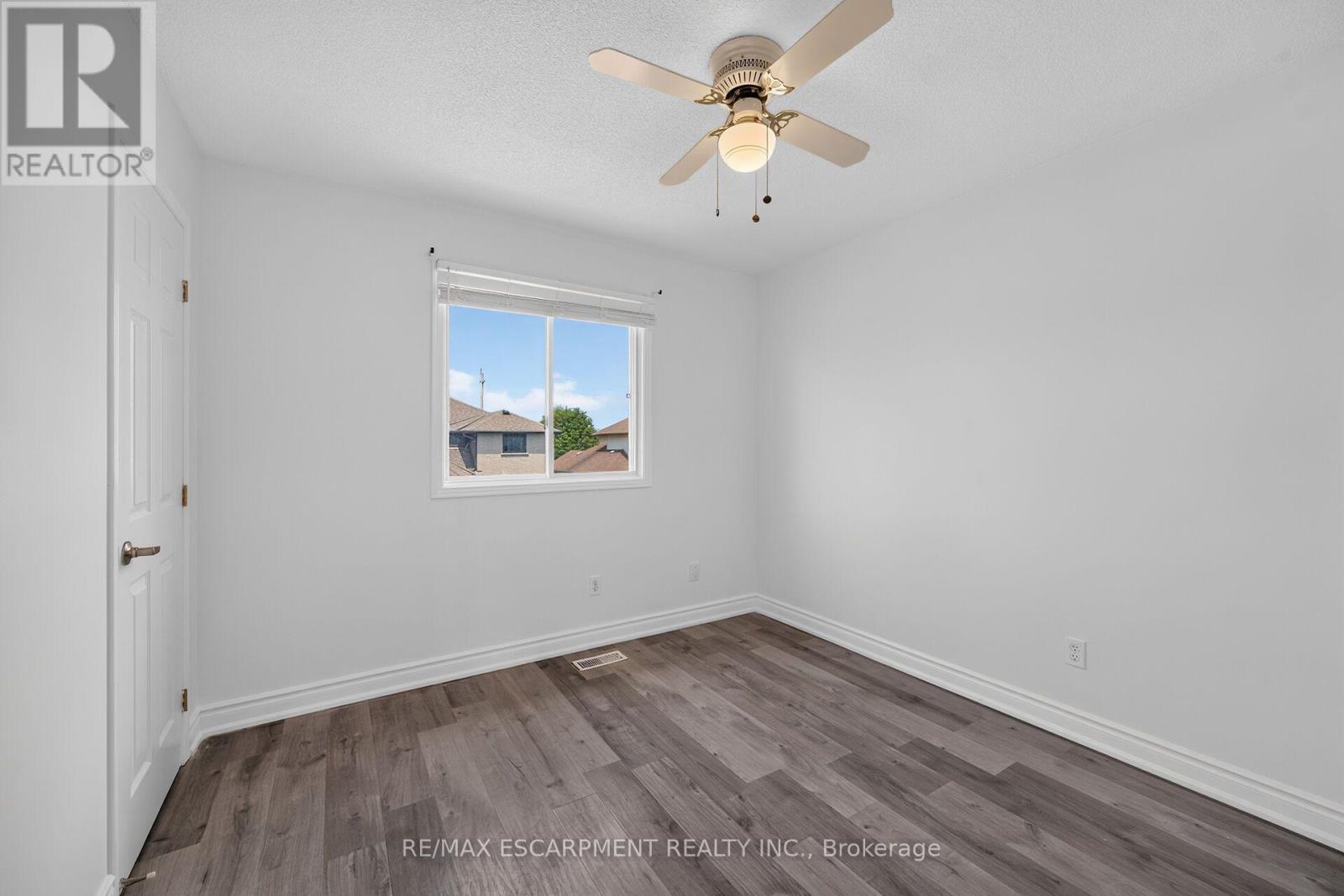 21 SPRINGGARDEN CRESCENT - 24