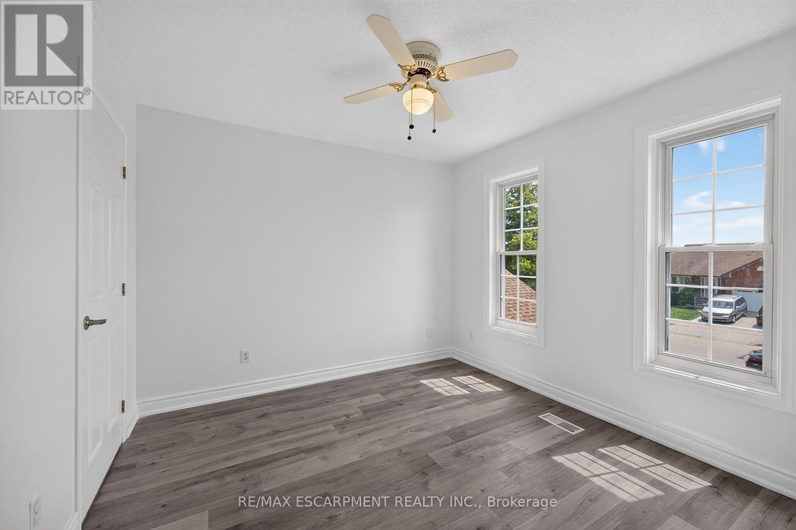 21 SPRINGGARDEN CRESCENT - 25