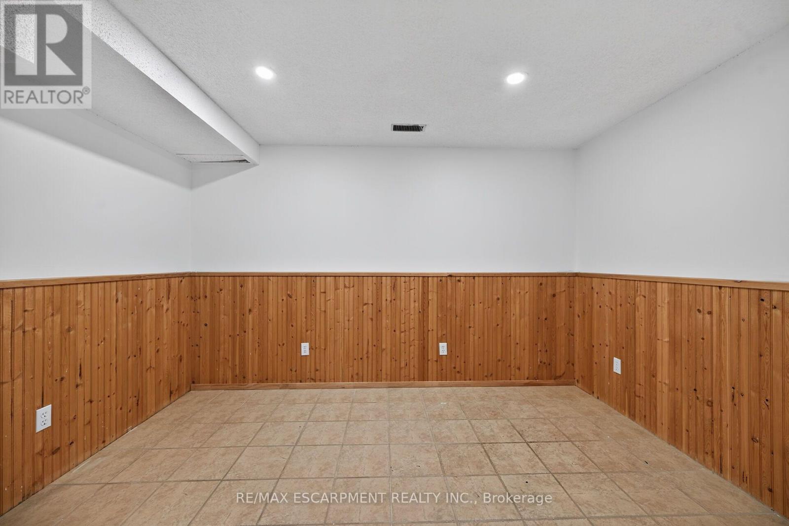 21 SPRINGGARDEN CRESCENT - 33