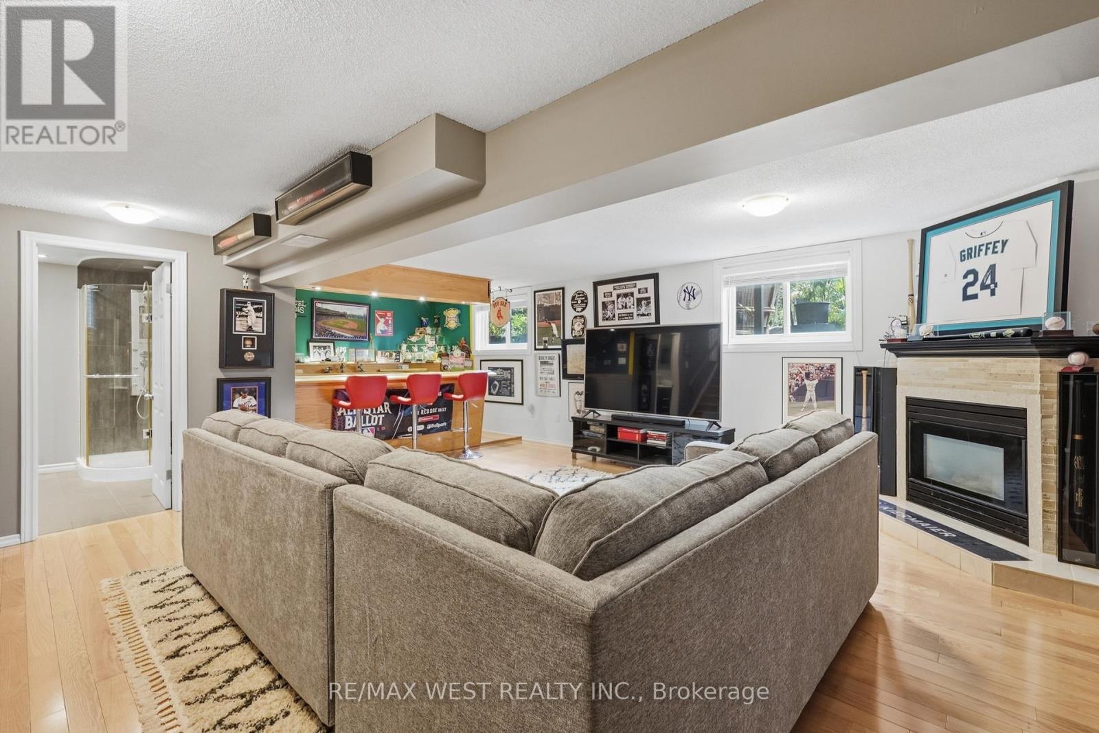 515 BERKINDALE DRIVE - 16