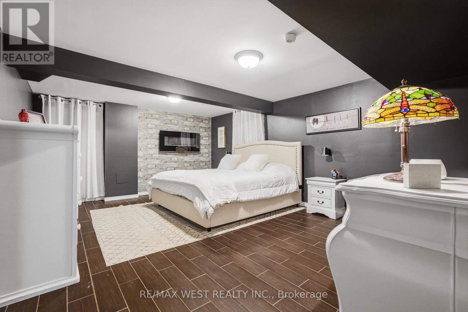 515 BERKINDALE DRIVE - 17