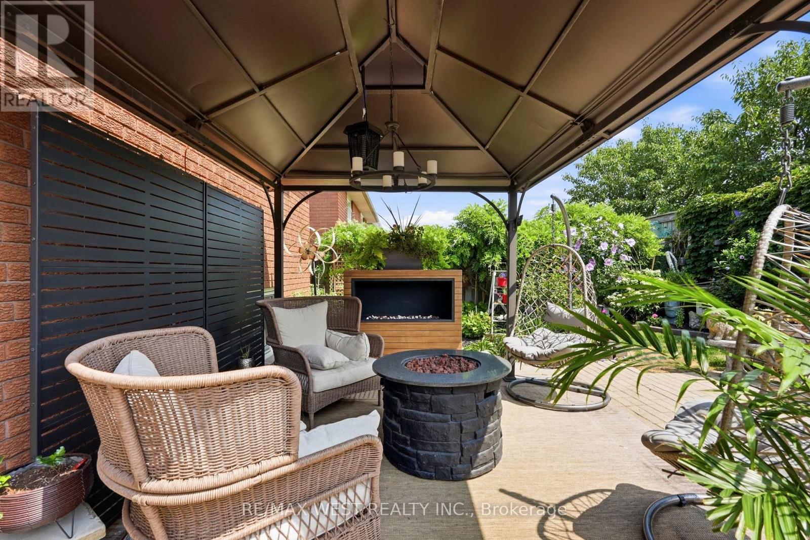 515 BERKINDALE DRIVE - 21