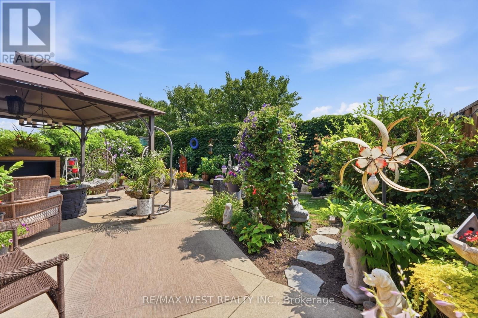 515 BERKINDALE DRIVE - 22