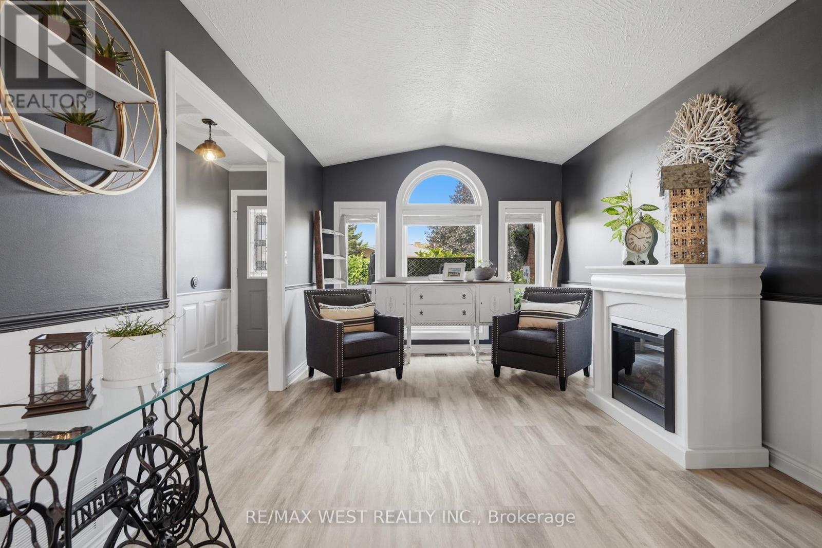 515 BERKINDALE DRIVE - 8