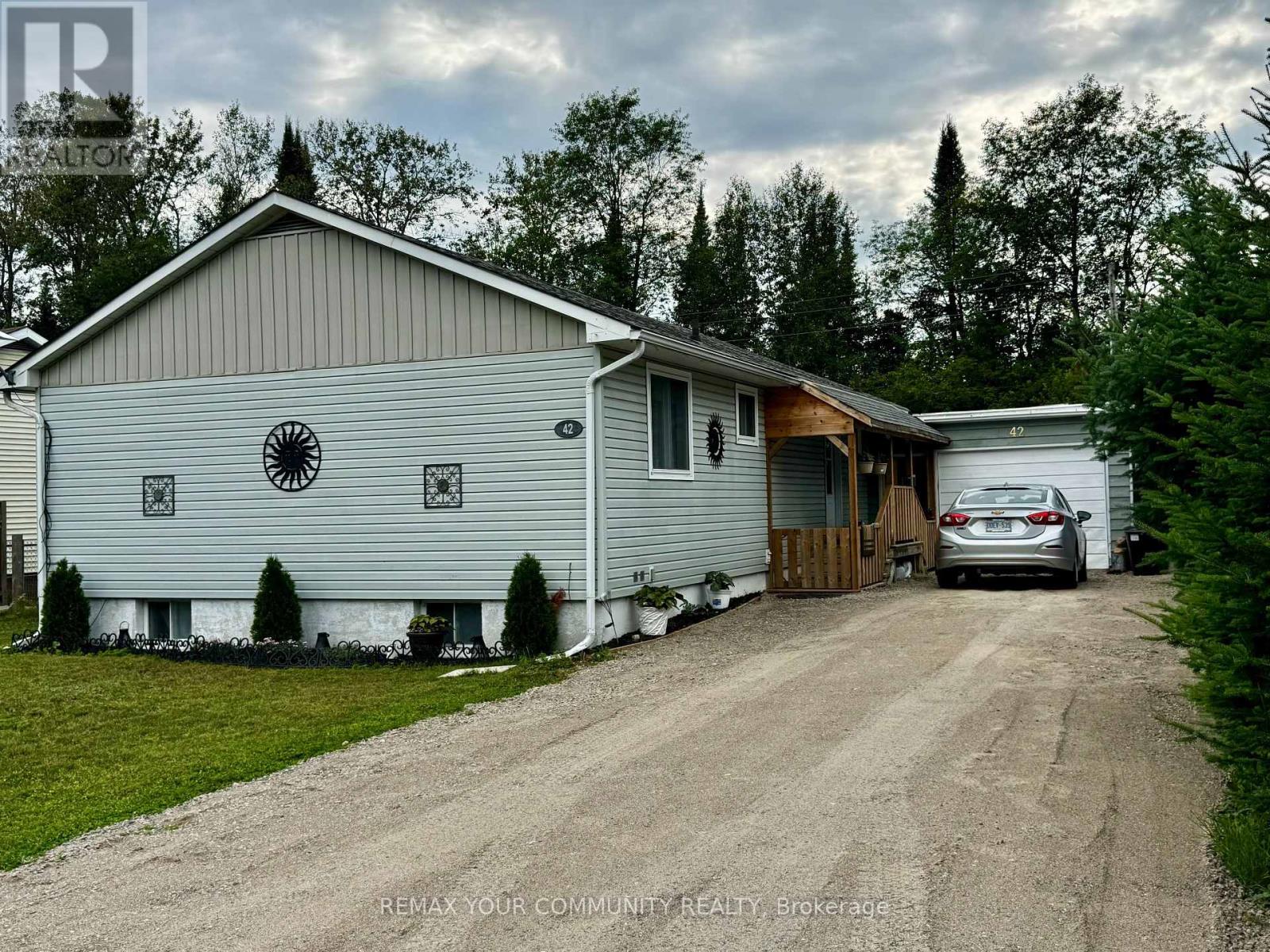 42 SPRUCEDALE STREET - 1
