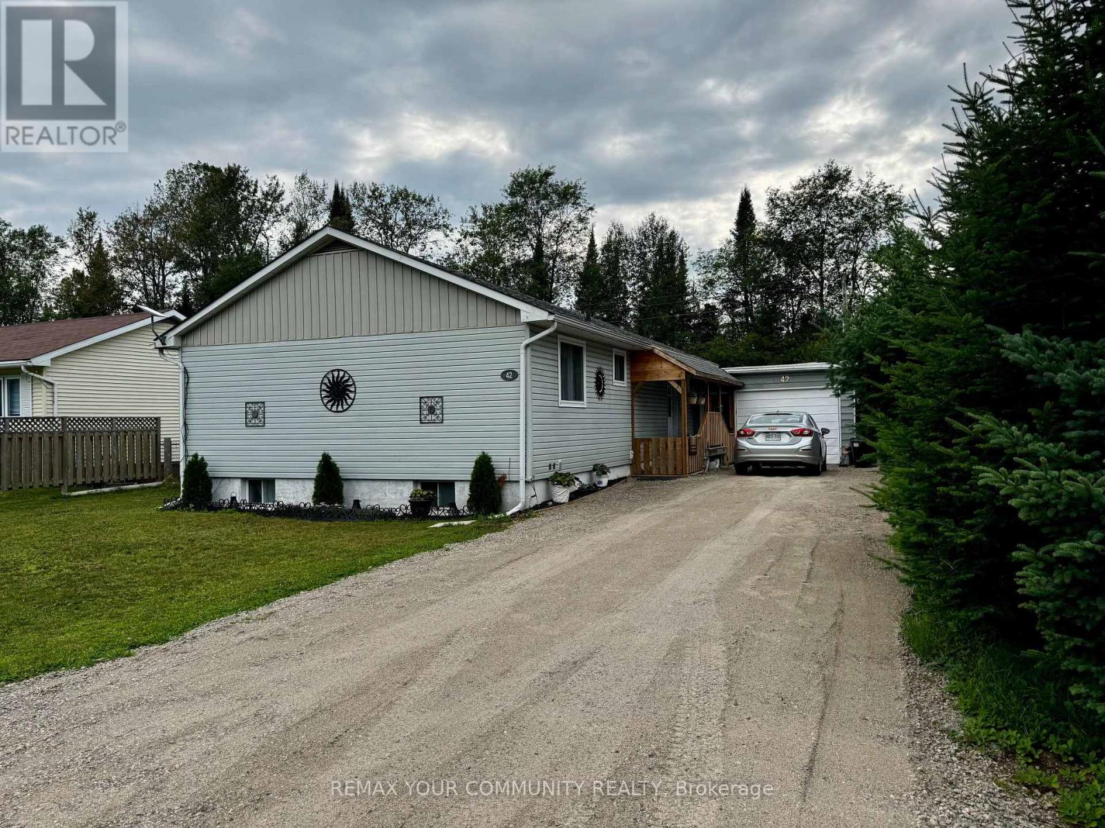 42 SPRUCEDALE STREET - 2