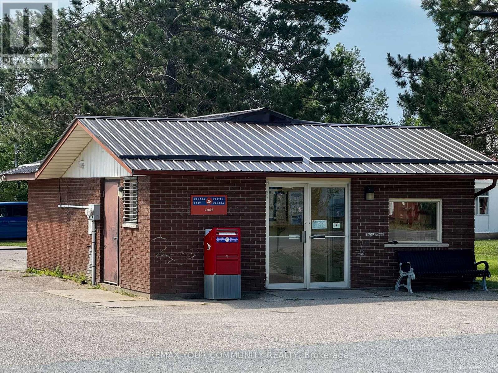 42 SPRUCEDALE STREET - 27