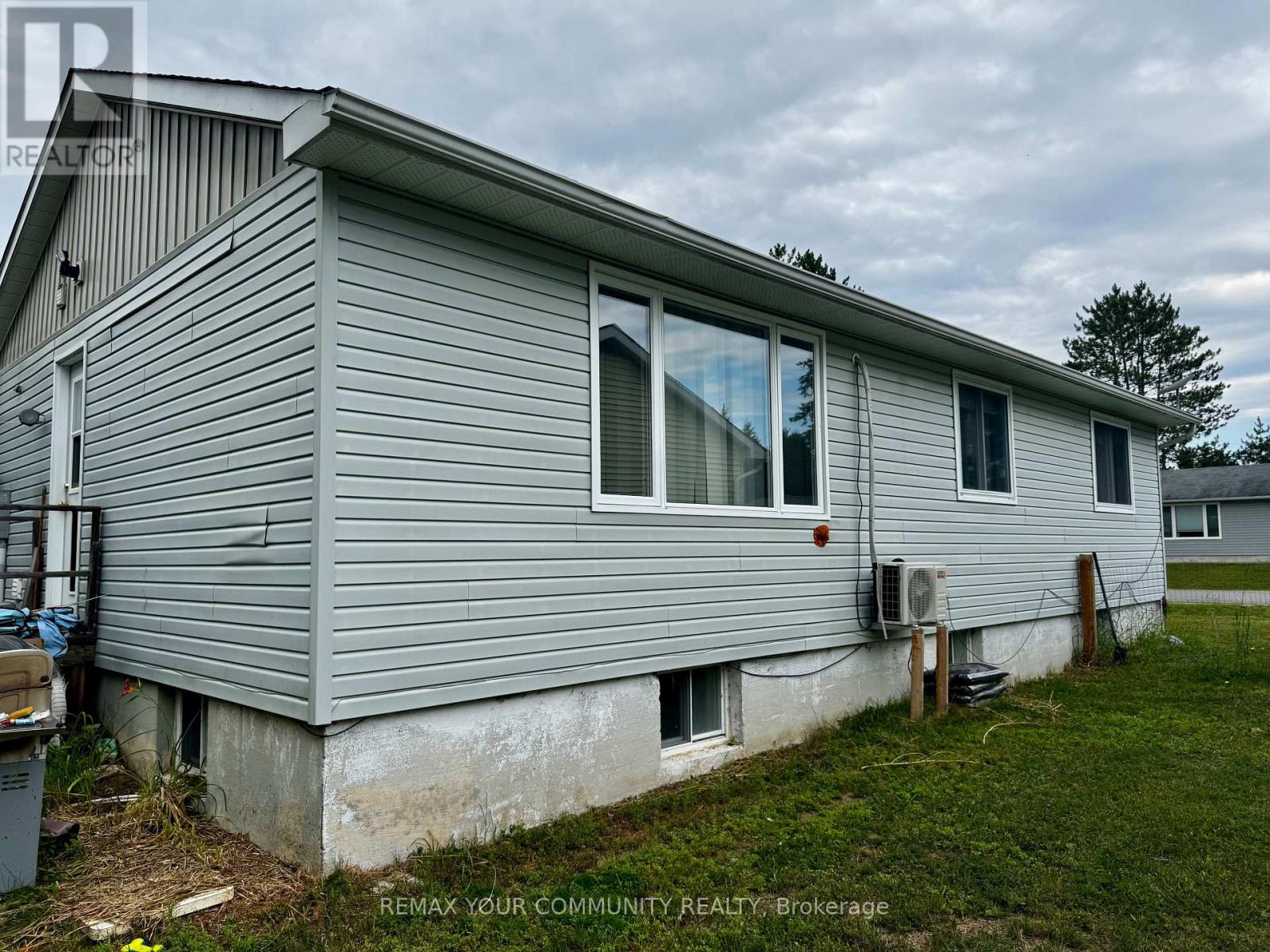 42 SPRUCEDALE STREET - 4
