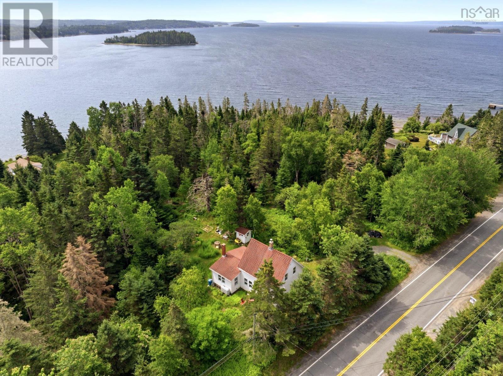 6864 St Margarets Bay Road - 32