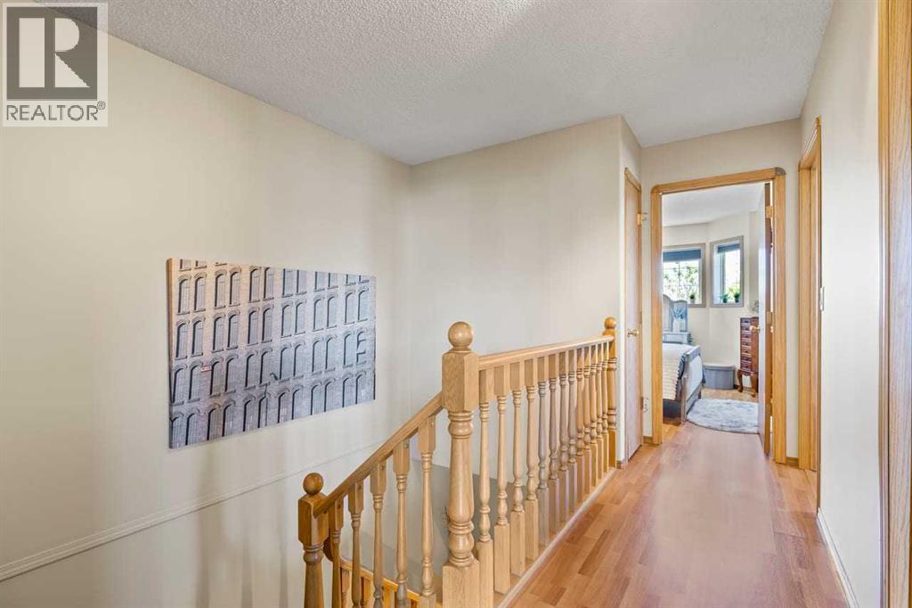 158 Saratoga Close NE - 15