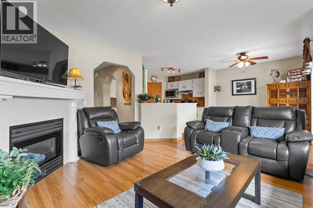 158 Saratoga Close NE - 11
