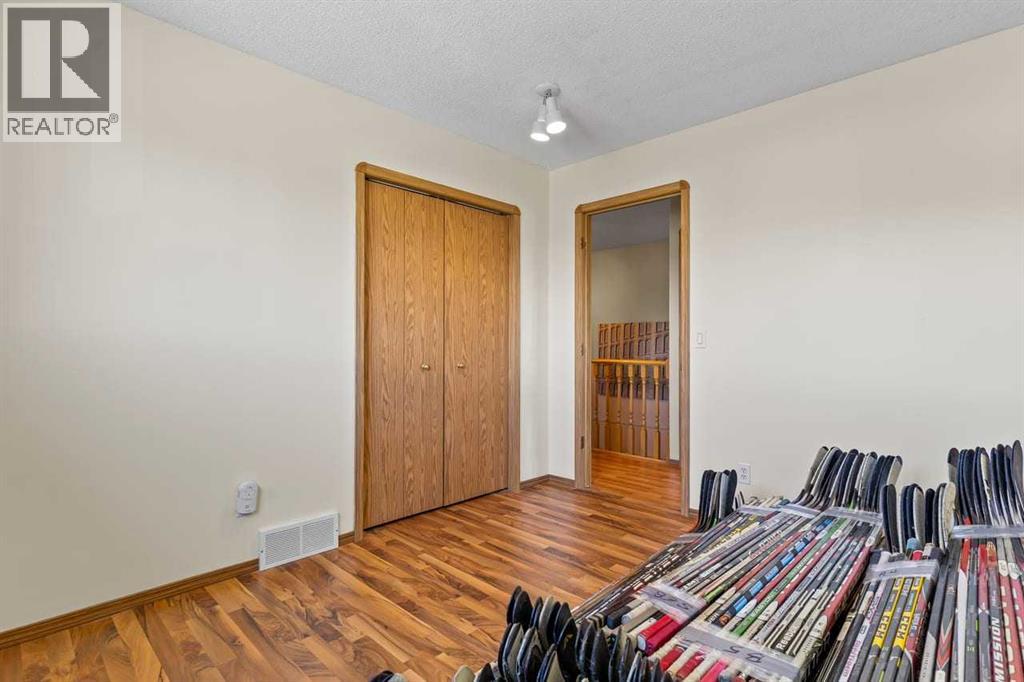158 Saratoga Close NE - 24