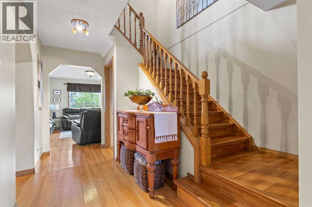 158 Saratoga Close NE - 3