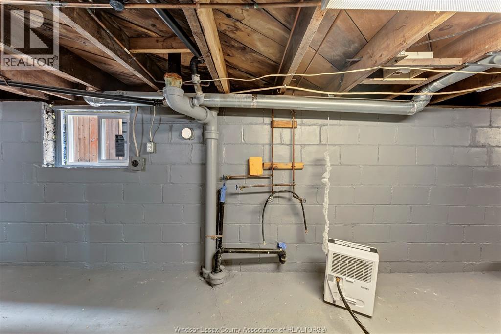 1588 Tecumseh ROAD West - Image 20