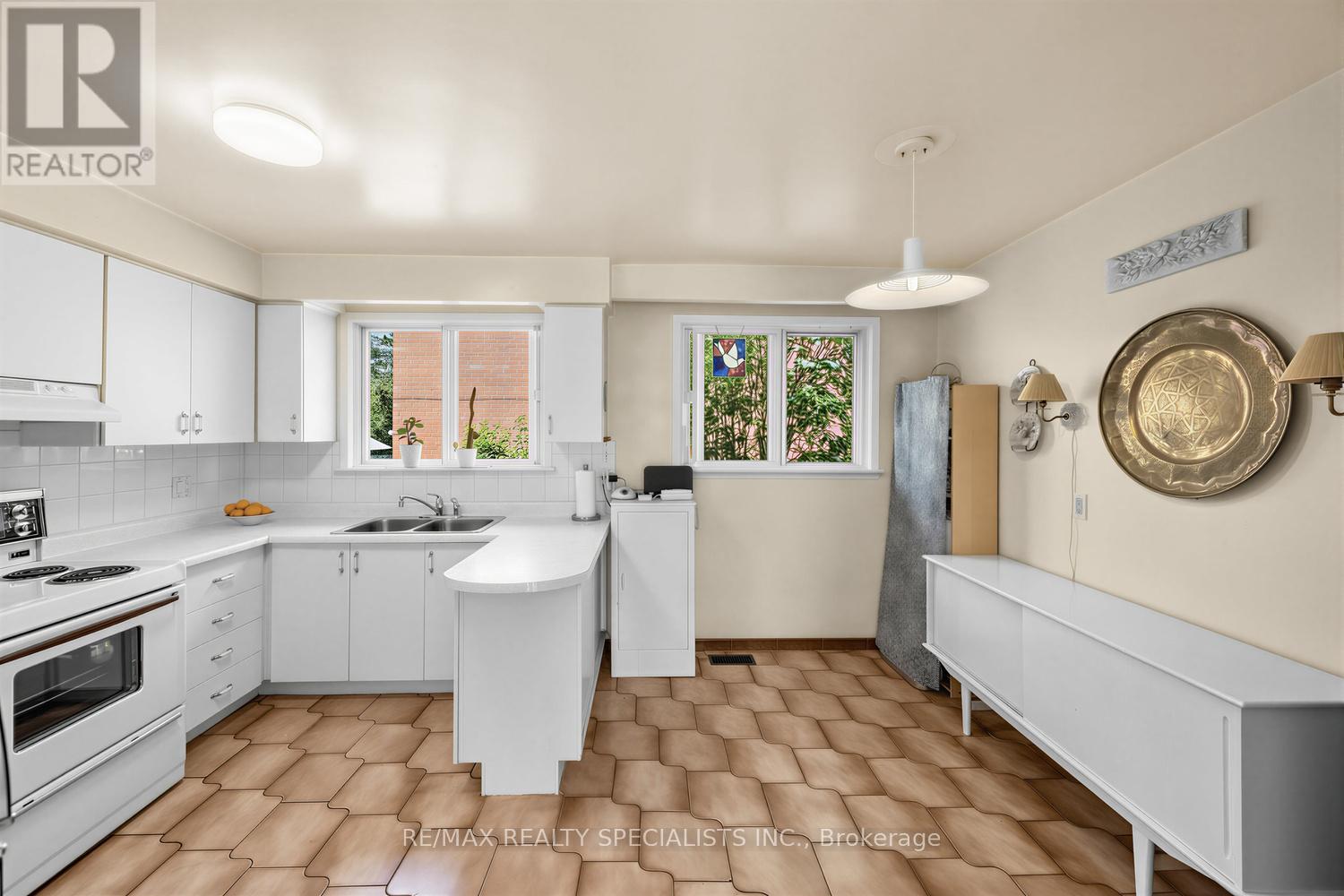 39 CASTLE GREEN CRESCENT - 11