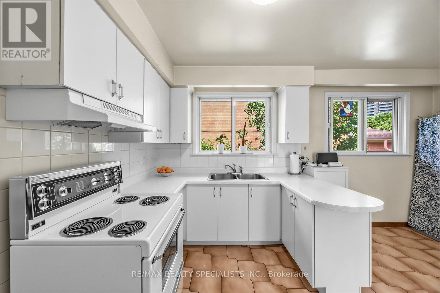 39 CASTLE GREEN CRESCENT - 12