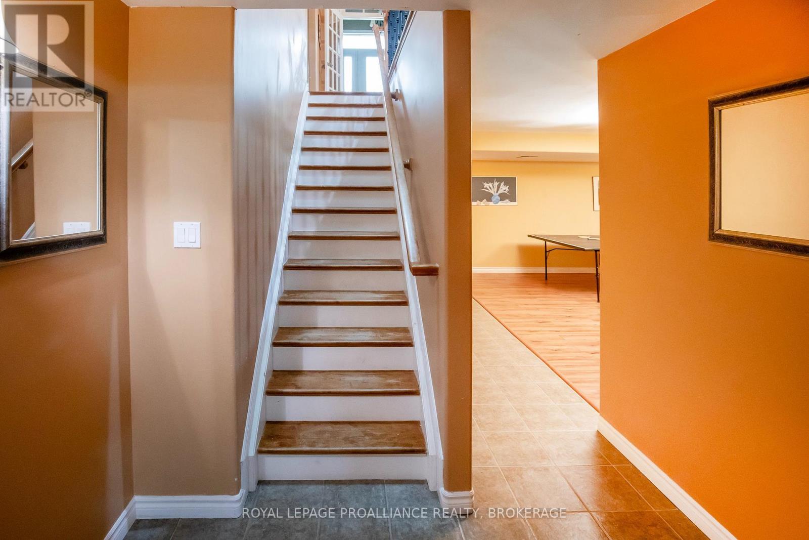 1098 COVERDALE DRIVE - 19