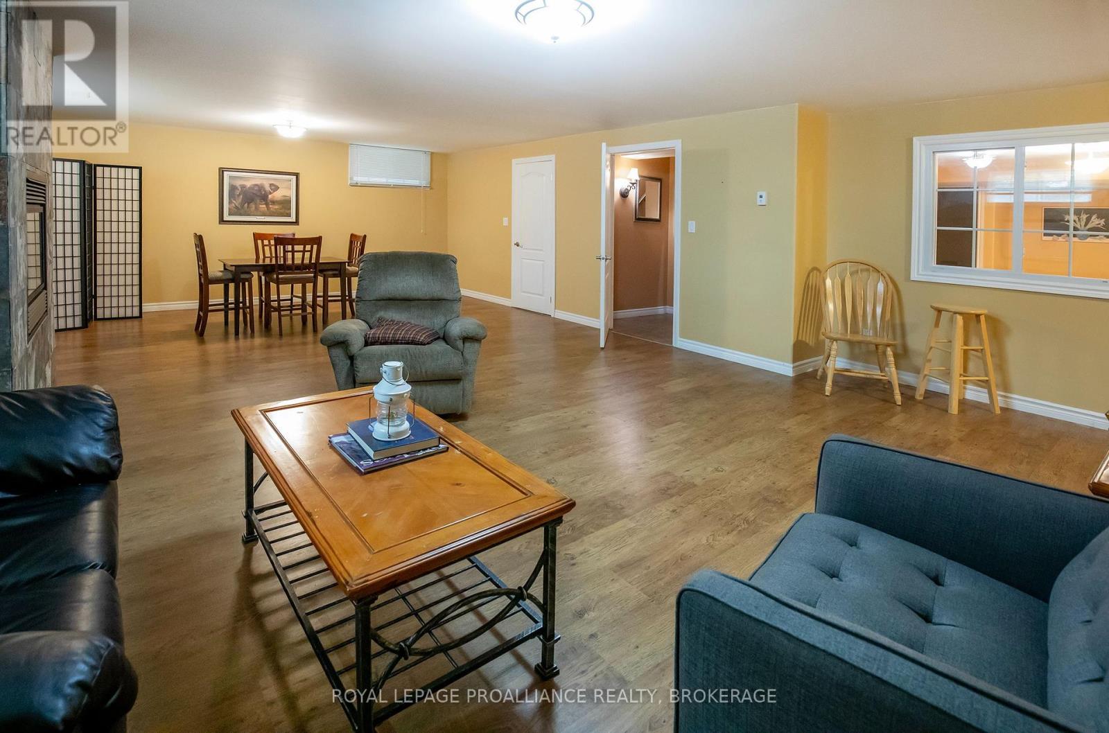 1098 COVERDALE DRIVE - 21