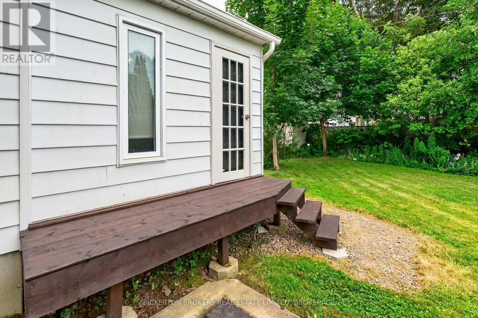 160 ELMWOOD DRIVE - 10