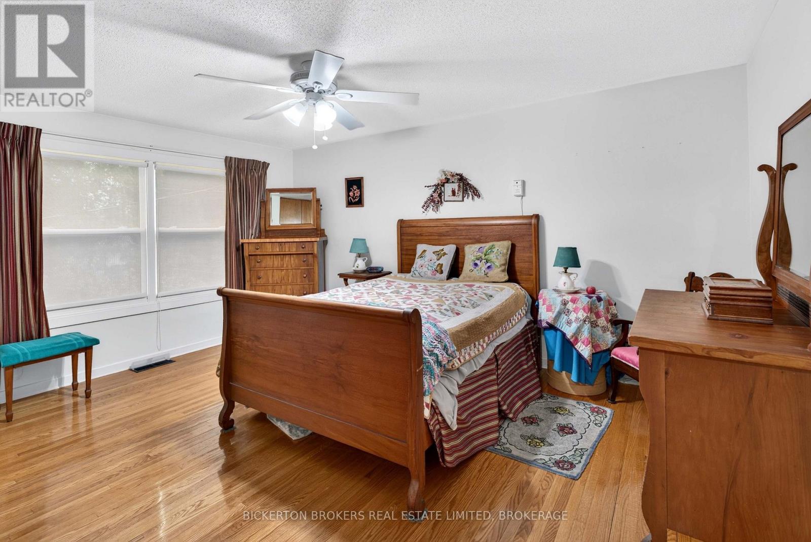 160 ELMWOOD DRIVE - 19