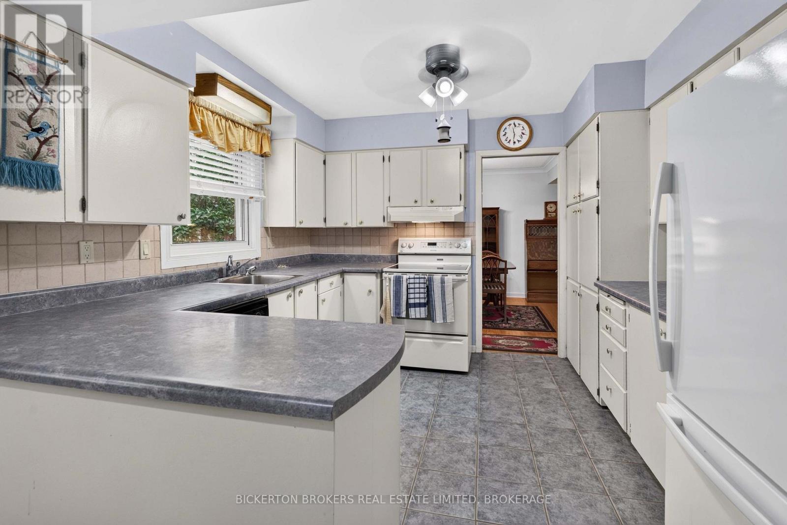 160 ELMWOOD DRIVE - Image 29