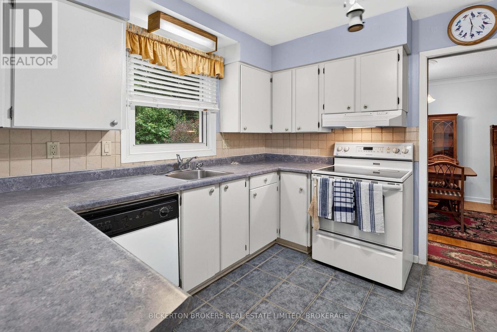 160 ELMWOOD DRIVE - Image 31