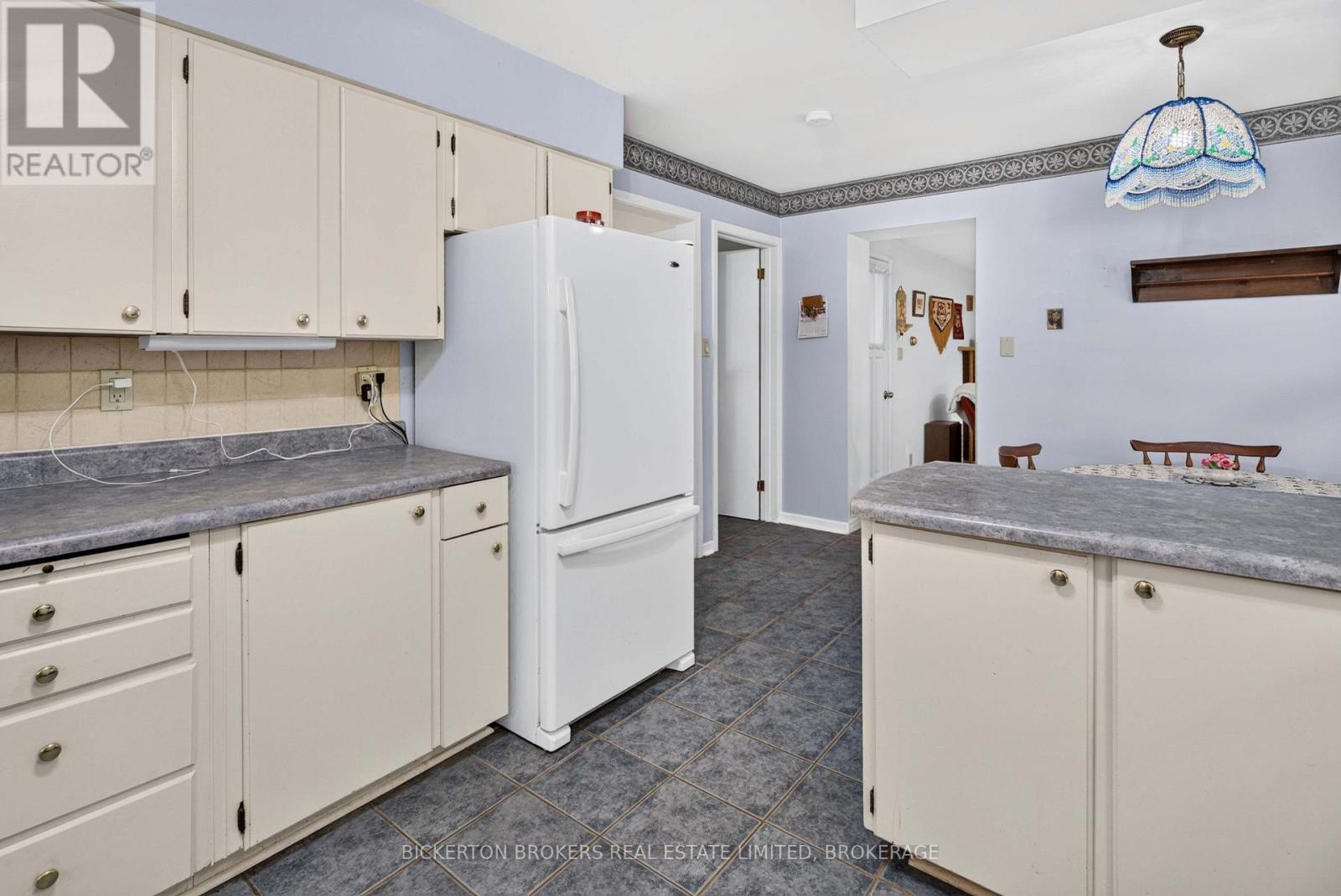 160 ELMWOOD DRIVE - 32