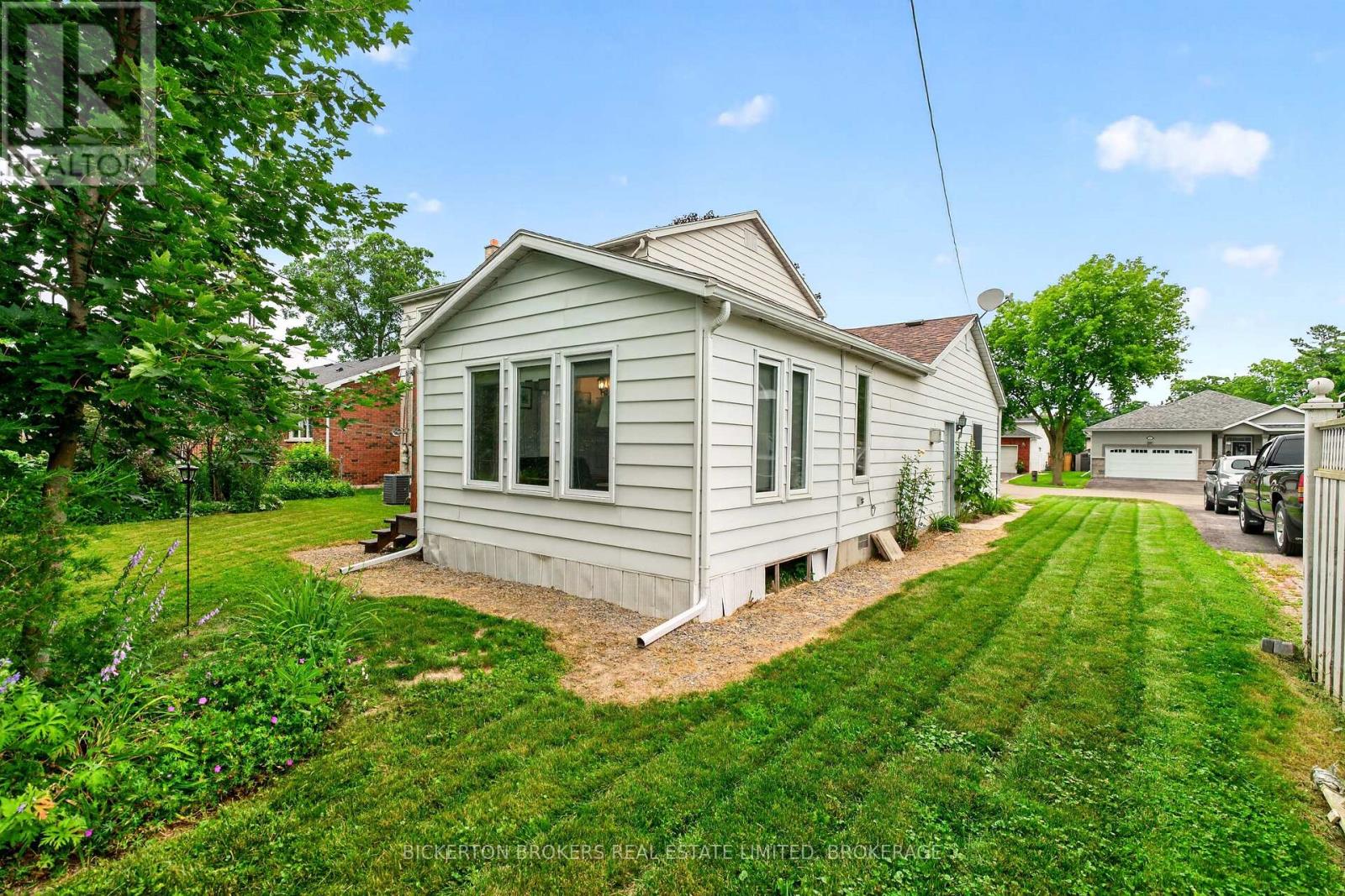 160 ELMWOOD DRIVE - 6