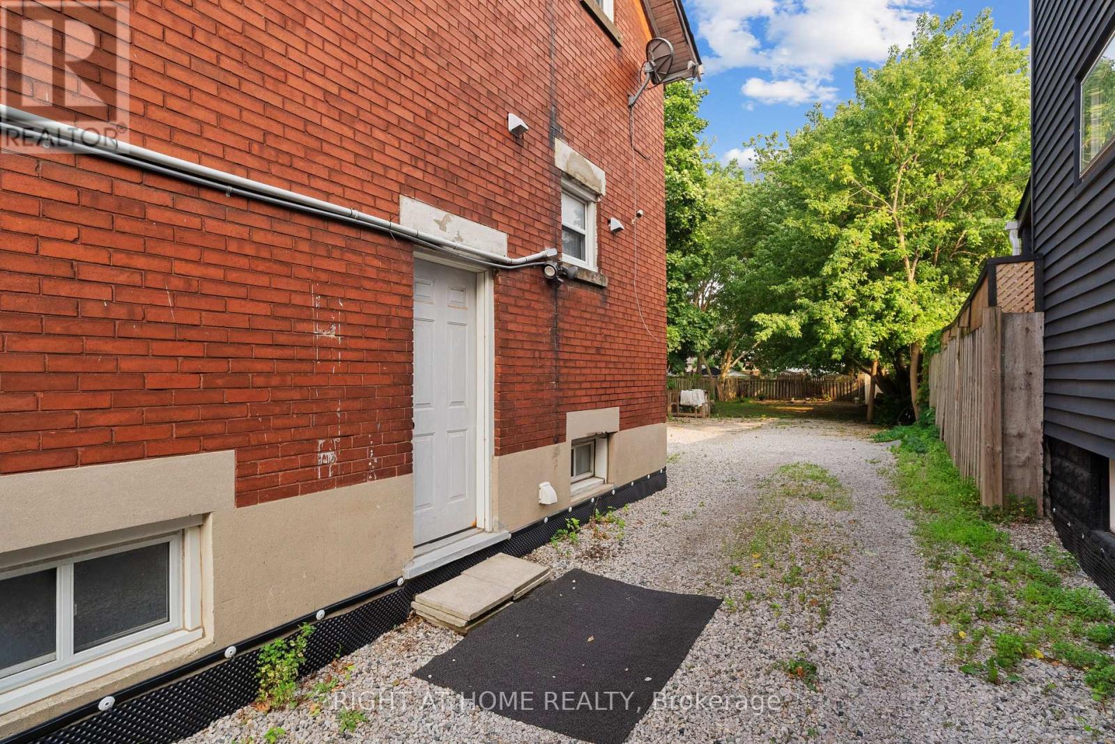 1071.5 FLORENCE STREET - Image 29