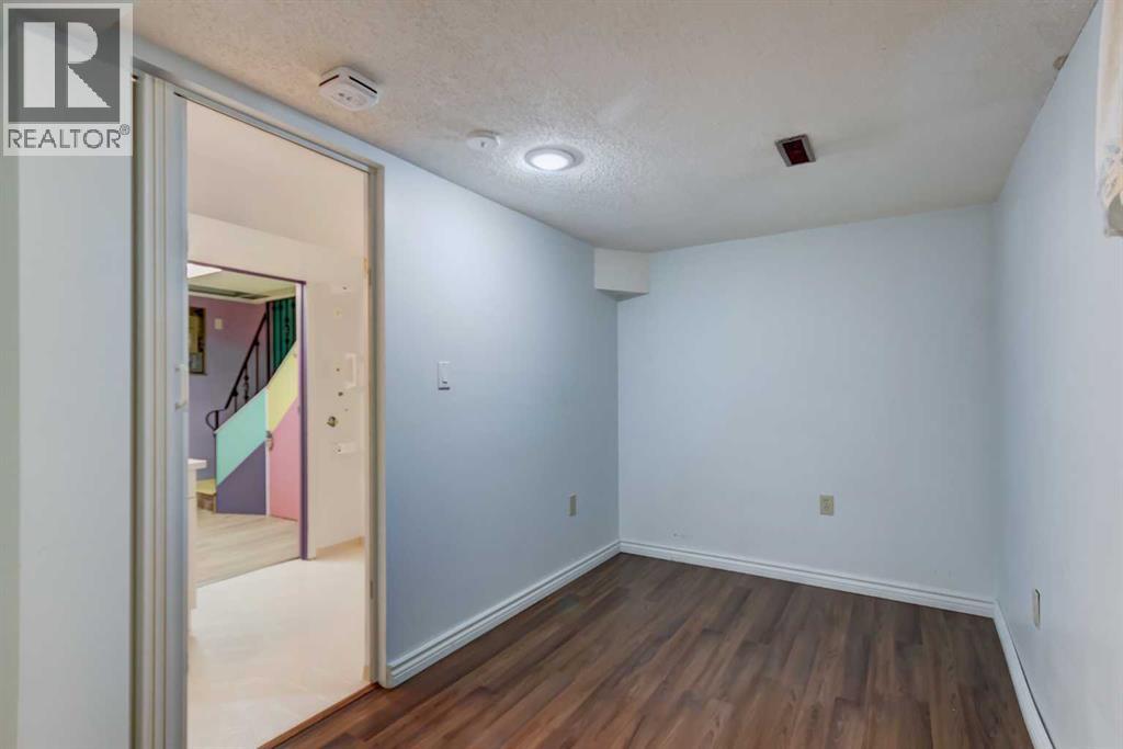 7412 22 Street SE - 21
