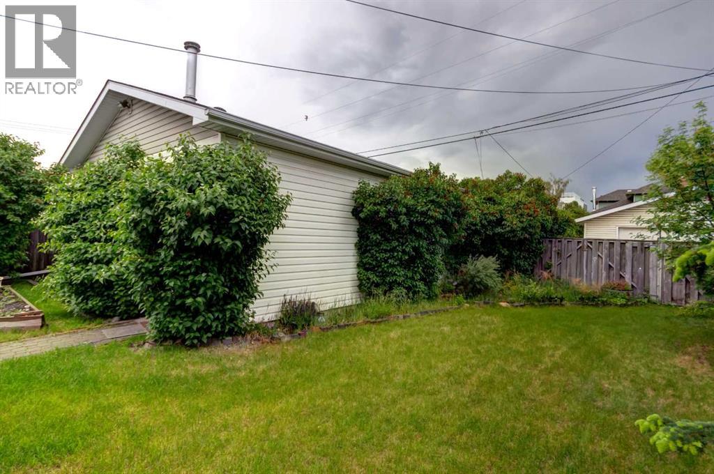 7412 22 Street SE - 26