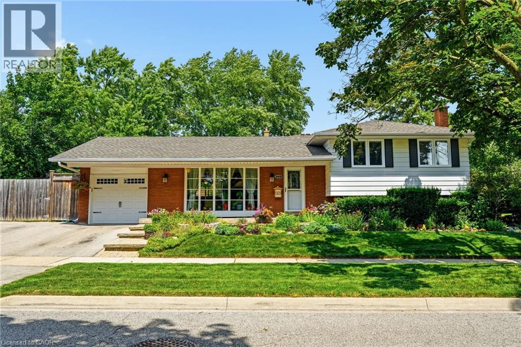 569 PARKSIDE Crescent - 1
