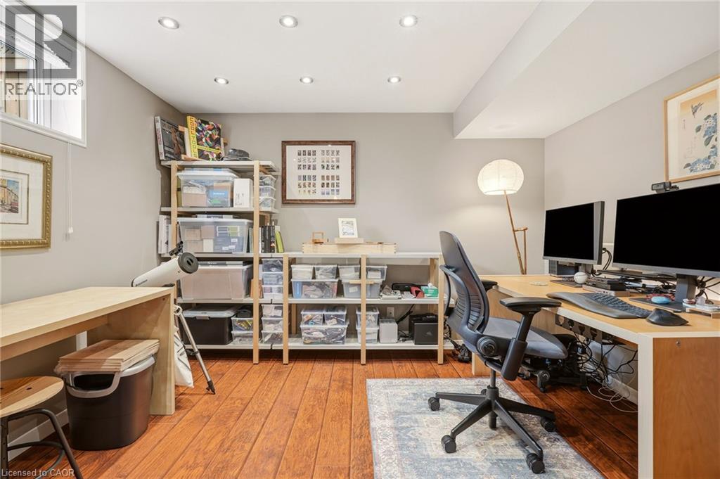 569 PARKSIDE Crescent - Image 33