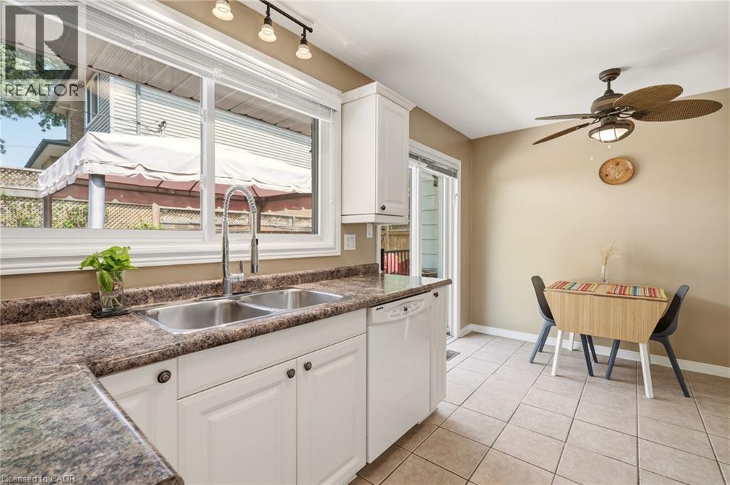 569 PARKSIDE Crescent - Image 15