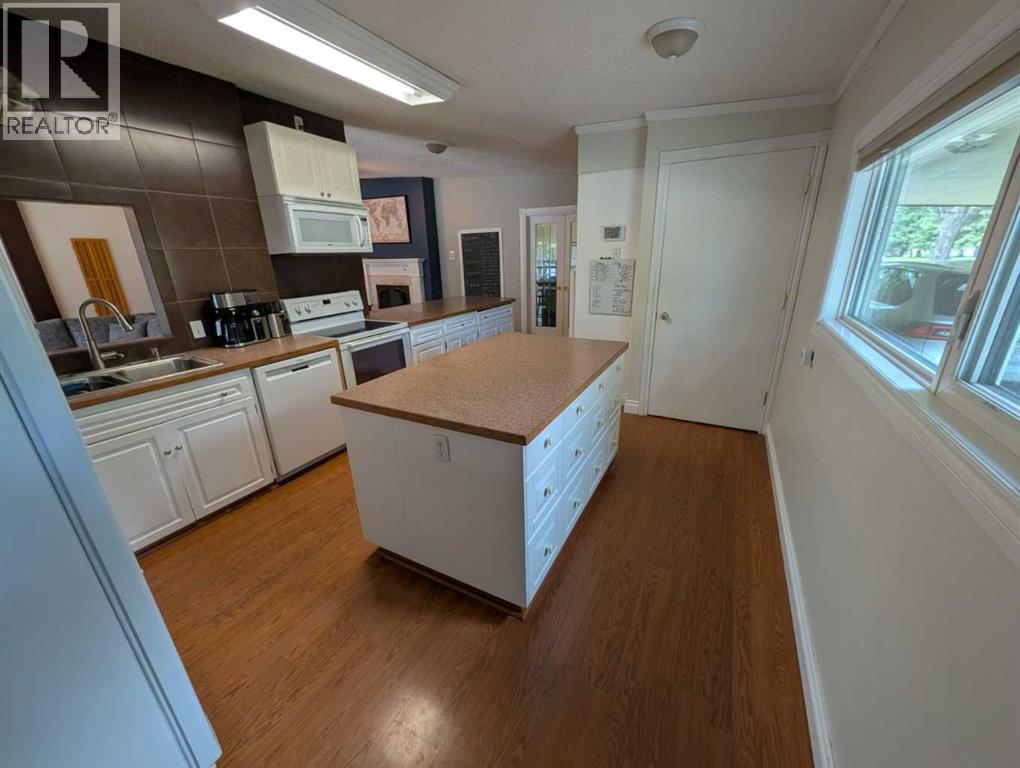 703 5 Avenue W - 11