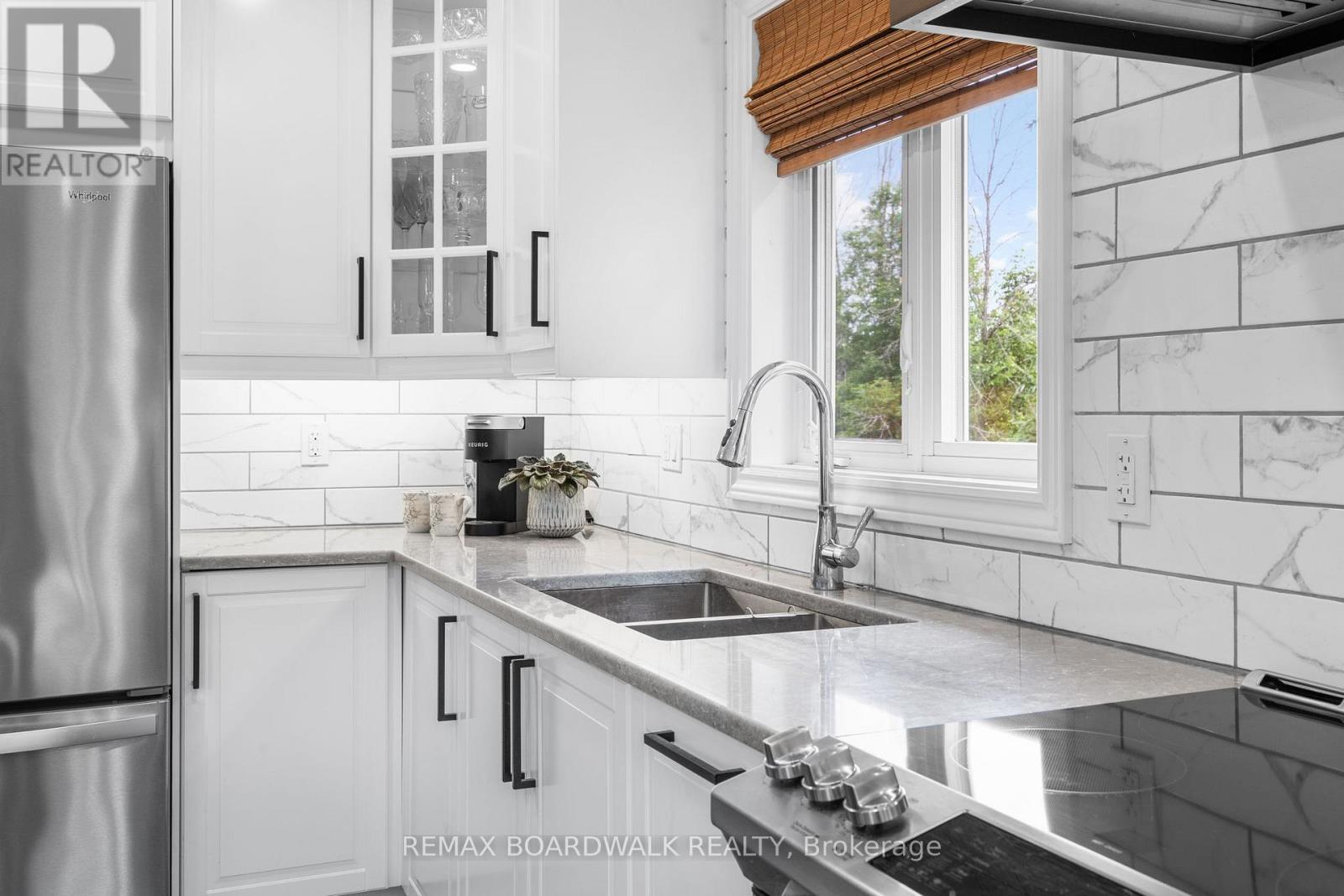 154 CATHERINE AVENUE - 10