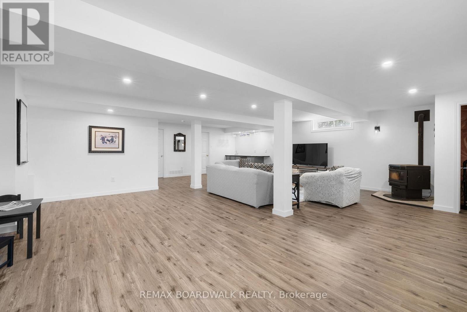 154 CATHERINE AVENUE - 28