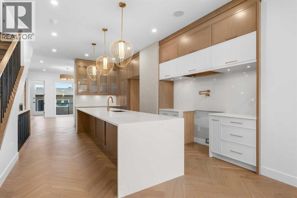 2039 37 Avenue SW - 12