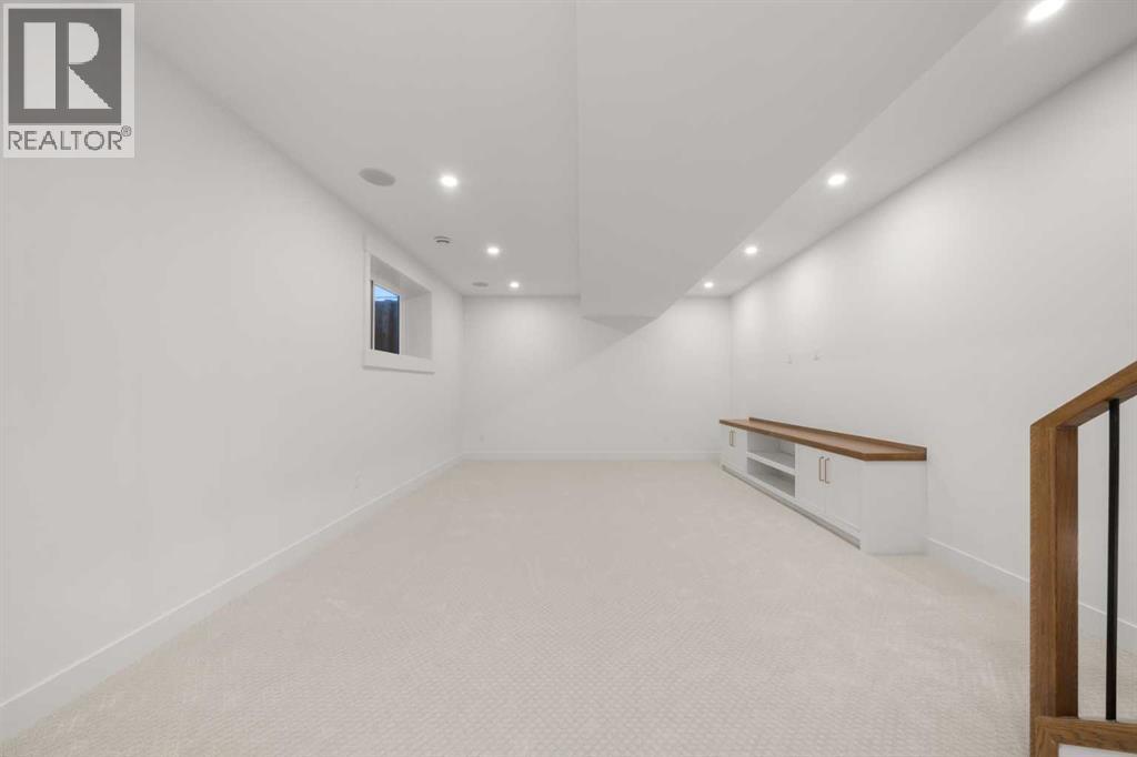 2039 37 Avenue SW - 21