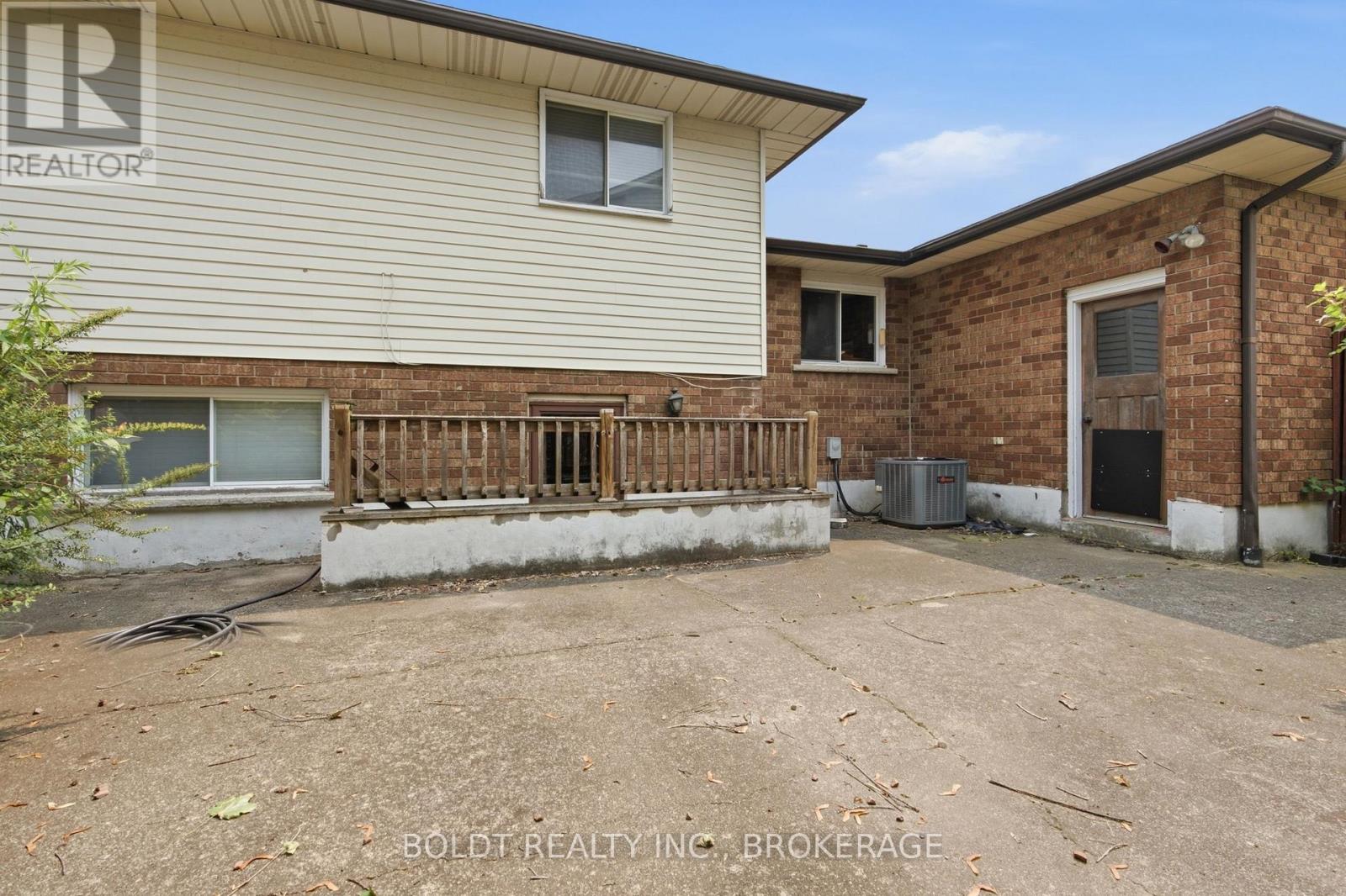 44 CULLIGAN CRESCENT - 39