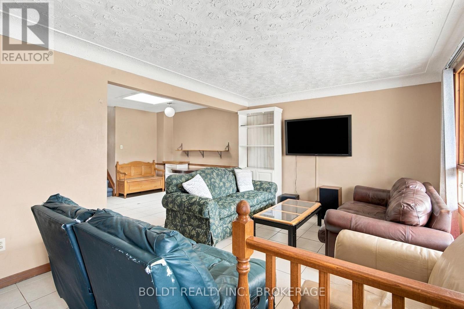 44 CULLIGAN CRESCENT - 4