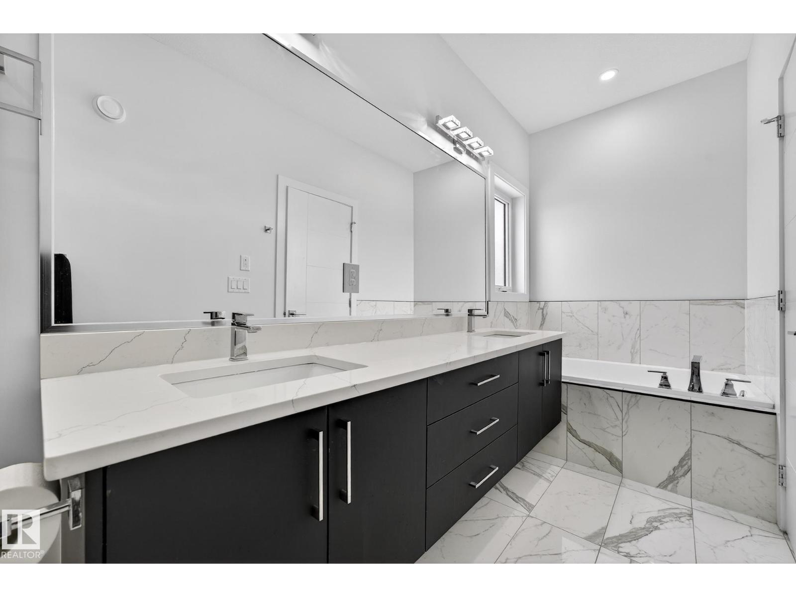 4413 39 ST - 36