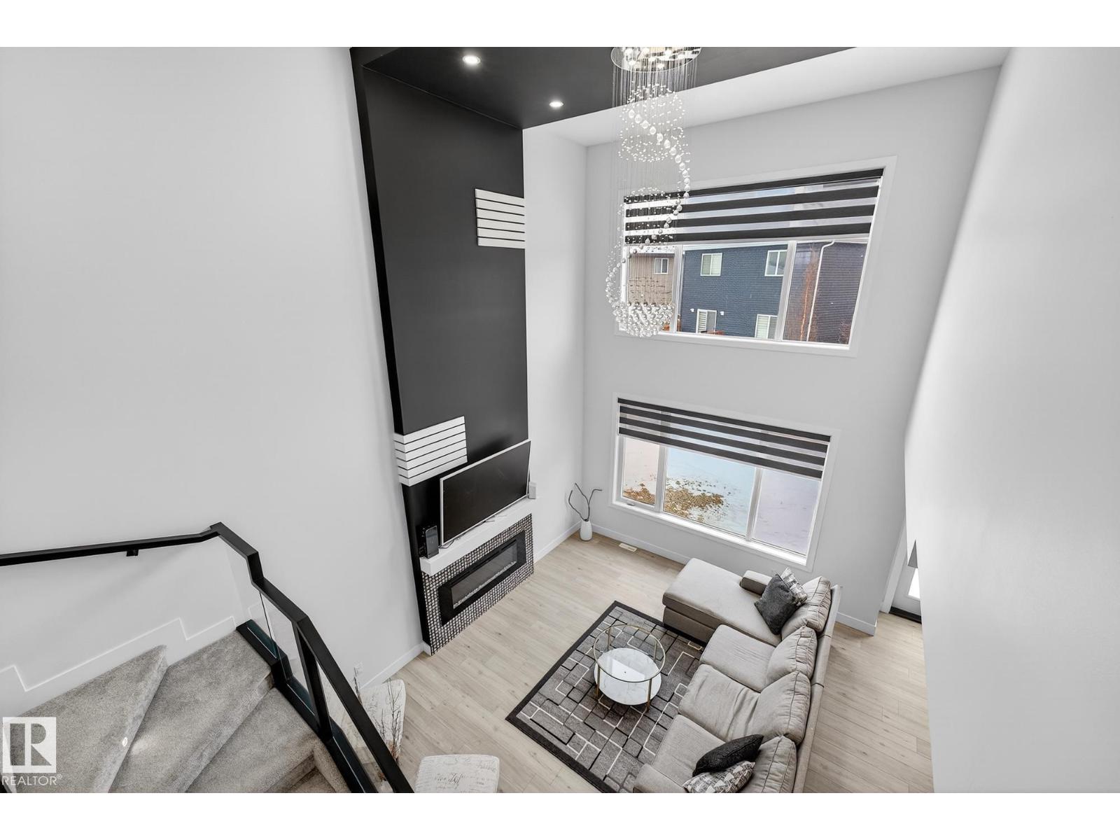 4413 39 ST - 24