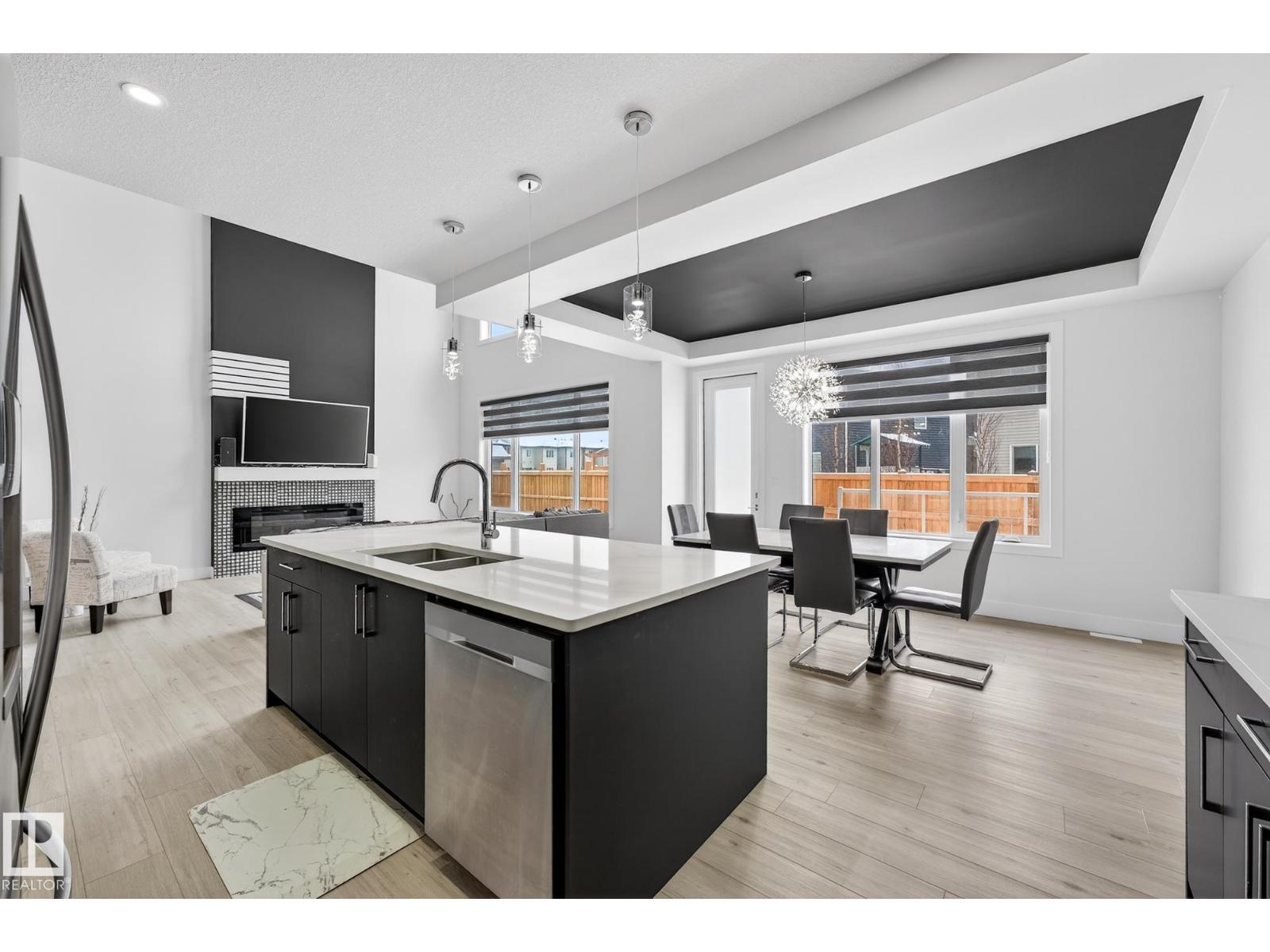 4413 39 ST - 15